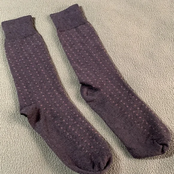 Lot of 5 Men’s dress socks.  2 brown 1 black Dockers, 1gray Gold Toe, 1 black - Picture 14 of 16